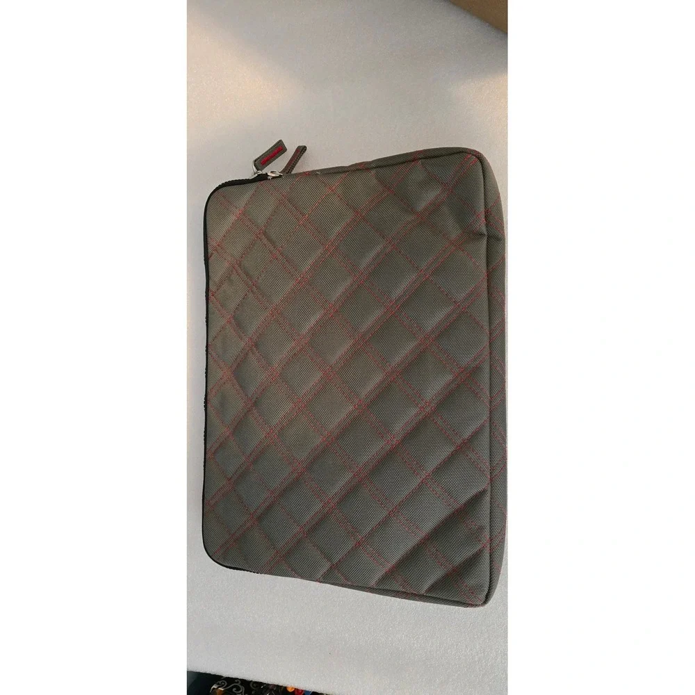 N/A quilted laptop